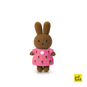 <tc>Melanie handmade and her pink tulip dress</tc>