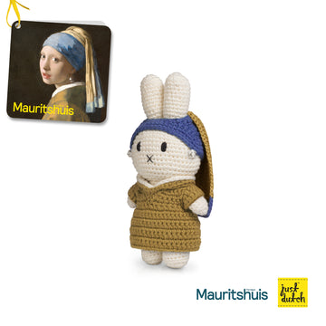 Miffy 米飛和她的戴珍珠耳環的少女服裝