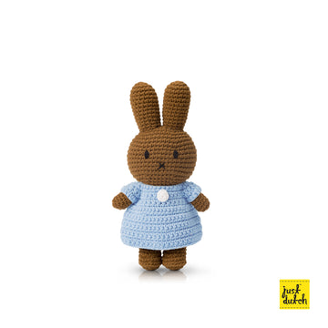 <tc>Melanie handmade and her pastel blue dress</tc>