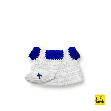 <tc>White uniform handmade</tc>