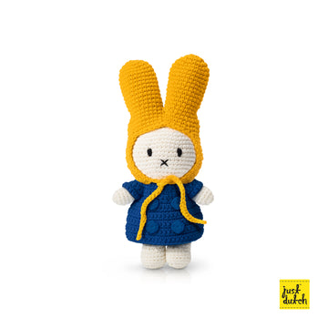 Miffy 米飛和她的藍色外套及黃帽