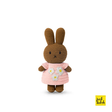 <tc>Melanie handmade and her pastel pink birthday dress</tc>