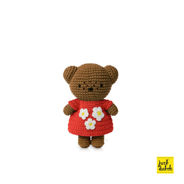 <tc>Barbara handmade and her red birthday dress</tc>