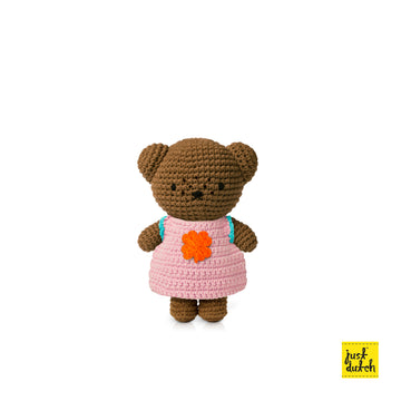 <tc>Barbara handmade and her pastel pink clover dress</tc>