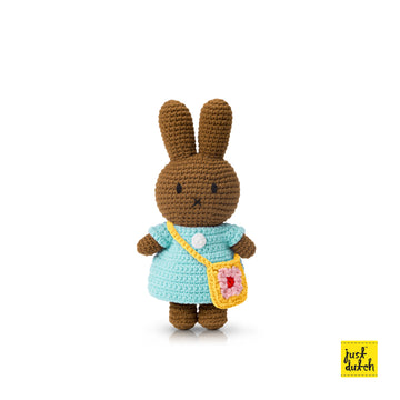 <tc>Melanie handmade and her pastel aqua dress + flower bag</tc>