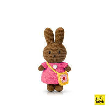 <tc>Melanie handmade and her pink dress + flower bag</tc>