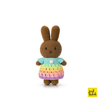 <tc>Melanie handmade and her pastel rainbow dress</tc>