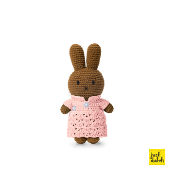 <tc>Melanie handmade and her pastel pink qipao dress</tc>