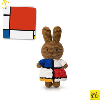 <tc>Melanie handmade and her mondriaan dress</tc>