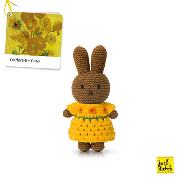 <tc>Melanie handmade and her new sunflower dress</tc>
