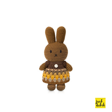 Melanie 梅蘭妮和她的彩虹洋裝